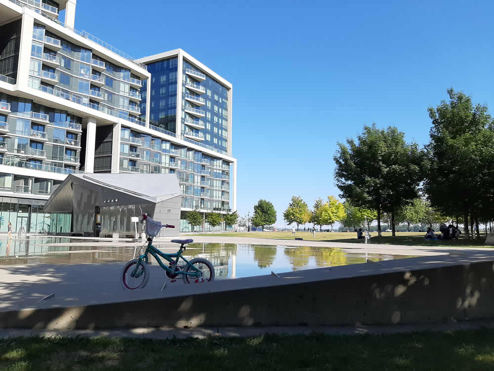 Sherboure Common Splash Pad in Downtown Toronto