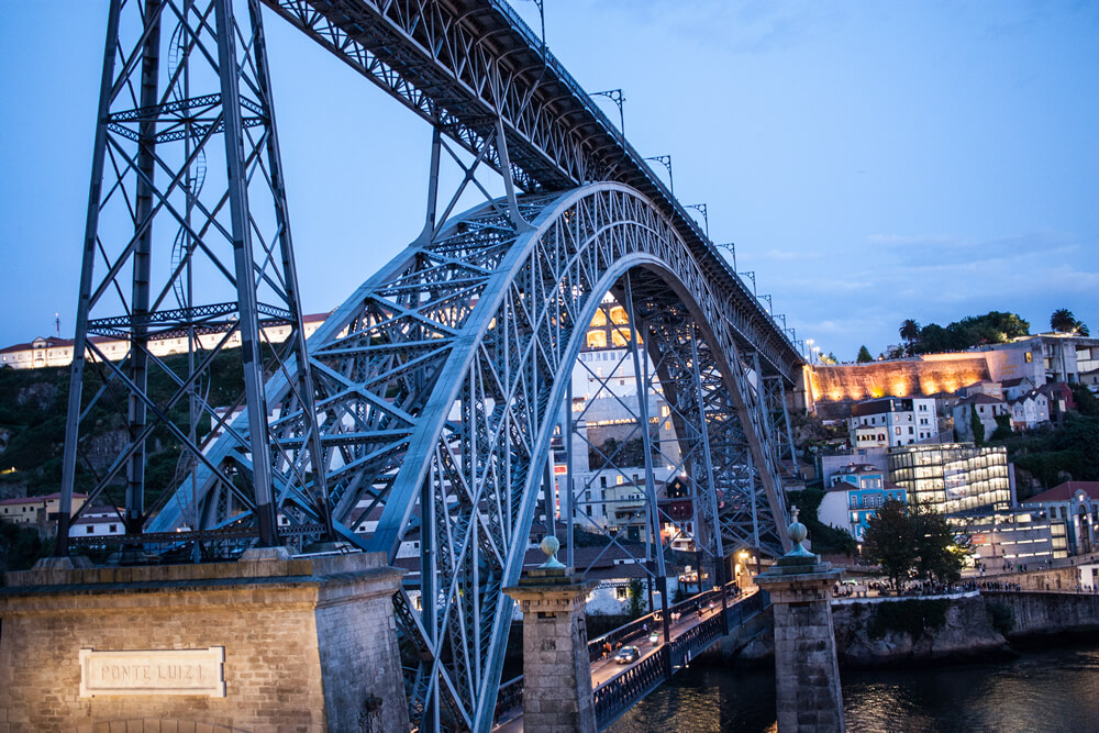 Ponte de Dom Luís I bridge in Porto, Portugal