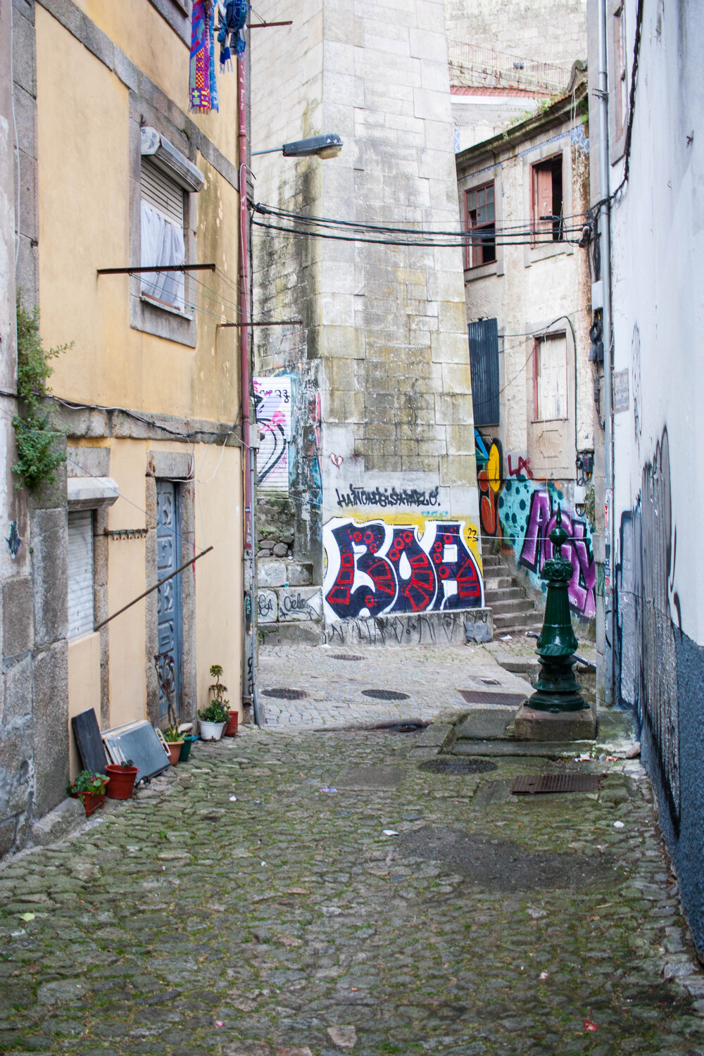 Ribeira graffiti (Porto).