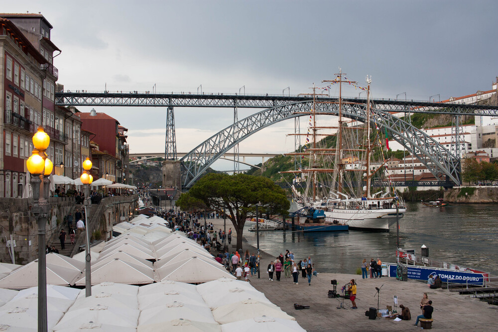 Porto waterfront in Ribeira with bridge in background.