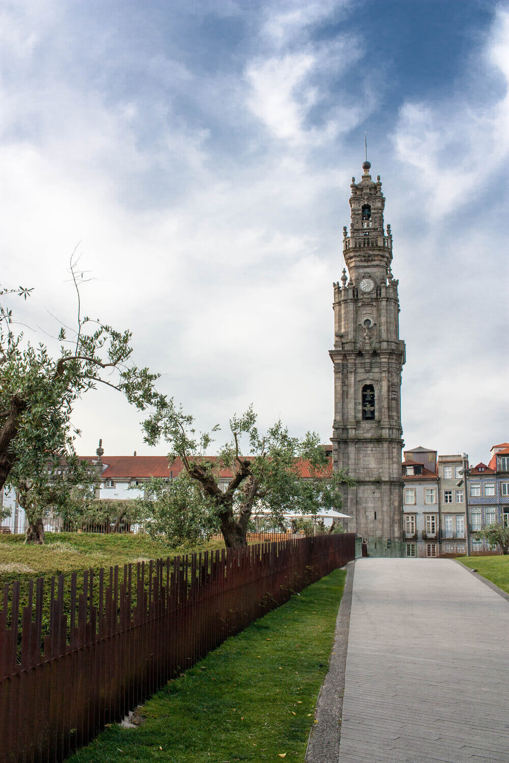 Torre dos Clérigos in Porto - View from Praça de Lisboa.