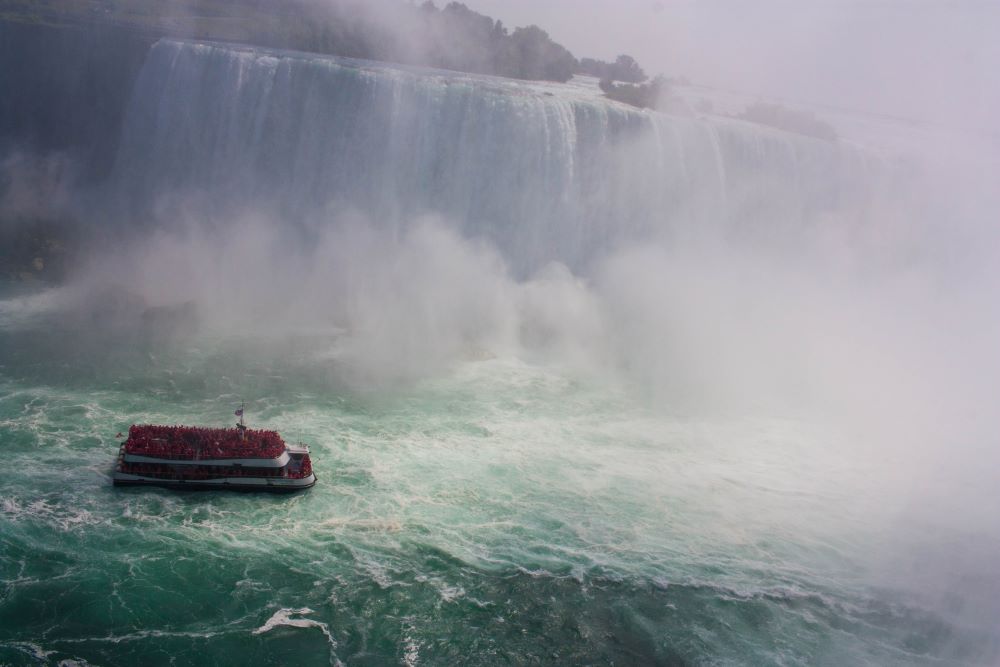 Voyage to the Falls boat passing in front of the Horseshoe Falls in Niagara Falls.