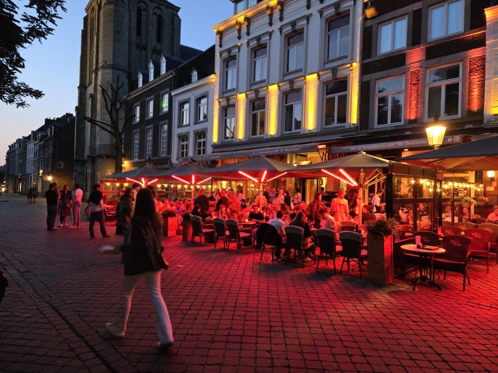 Packed outdoor patio of De Gouverneur - in Maastricht, Netherlands